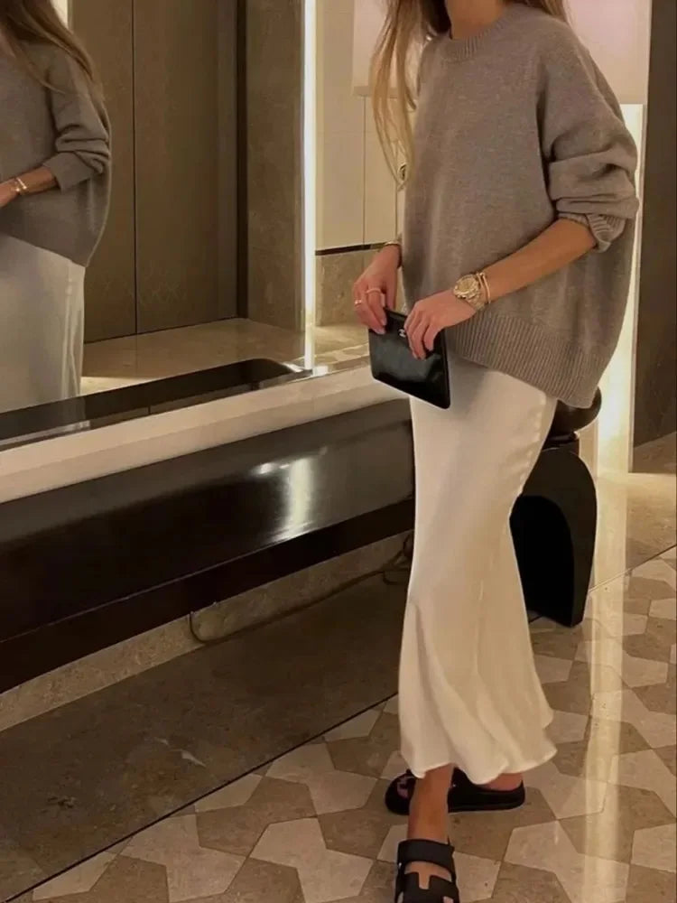 Saia de Cetim Preto Midi, Longa Cintura Alta Elegante