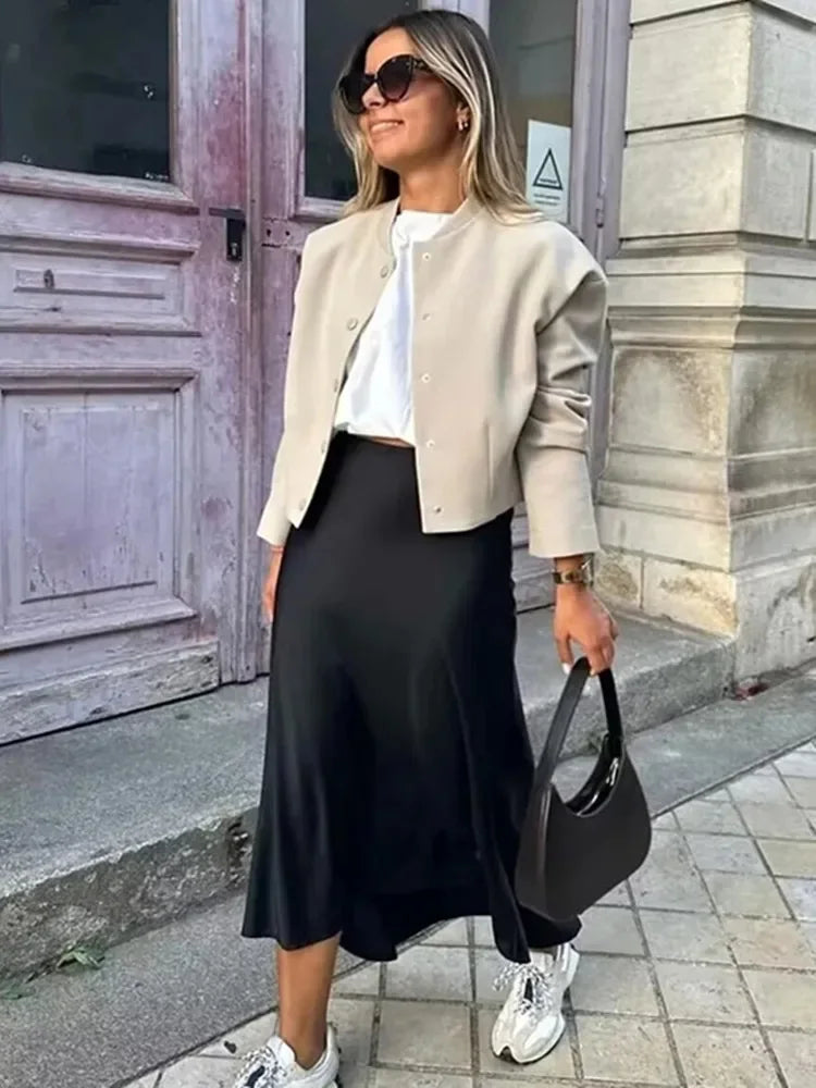 Saia de Cetim Preto Midi, Longa Cintura Alta Elegante